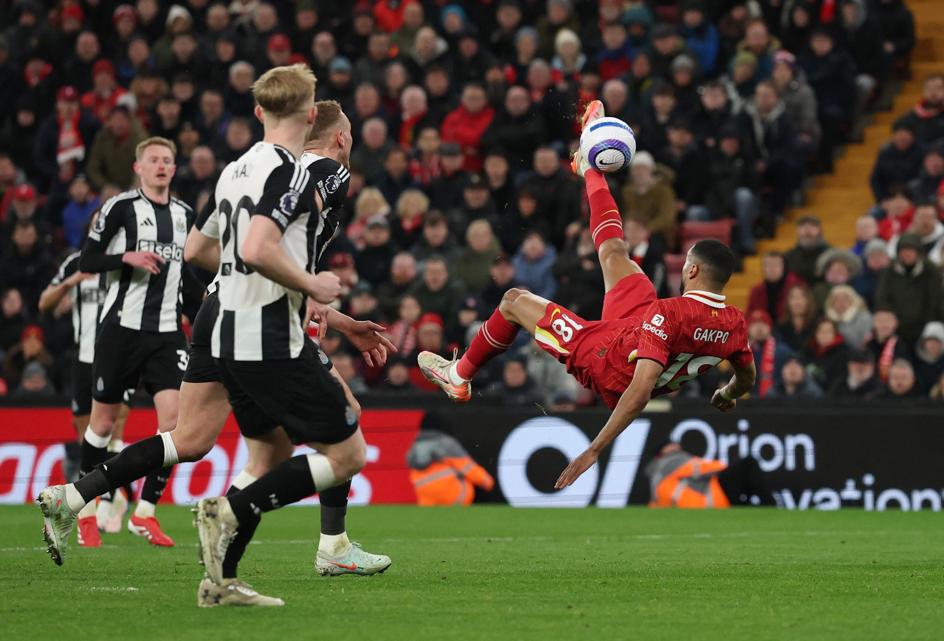 "英超最佳辅助球员：谁能帮助球队的成功？"